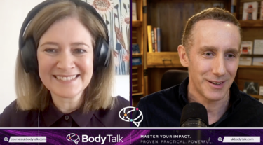 Alina and Richard talk about the communication styles and non-verbal cues of the contestants in the BBC series, The Traitors